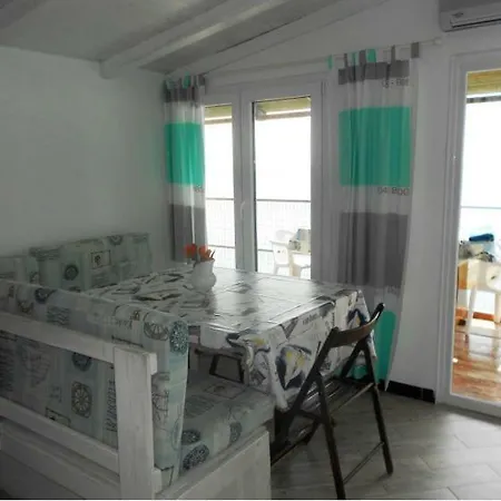 مكان تخييم Il Rospo مونيلّي